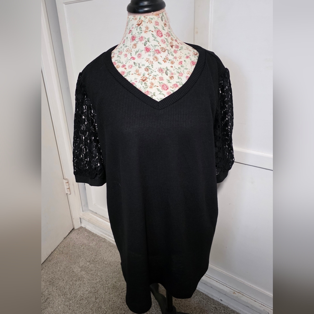 NWT Elegant Black Lace Sleeve Top Size 2xl